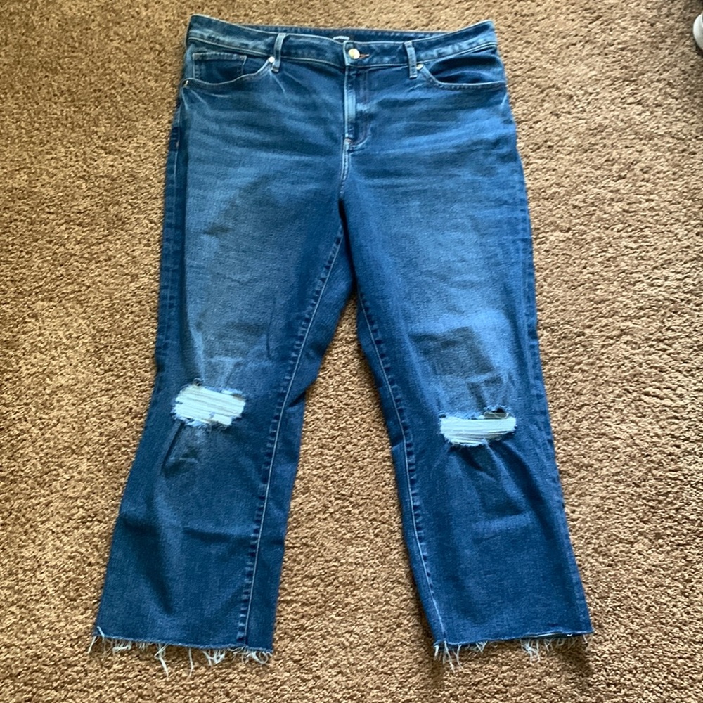 Like New - never worn mid rise 90’s ankle jean!